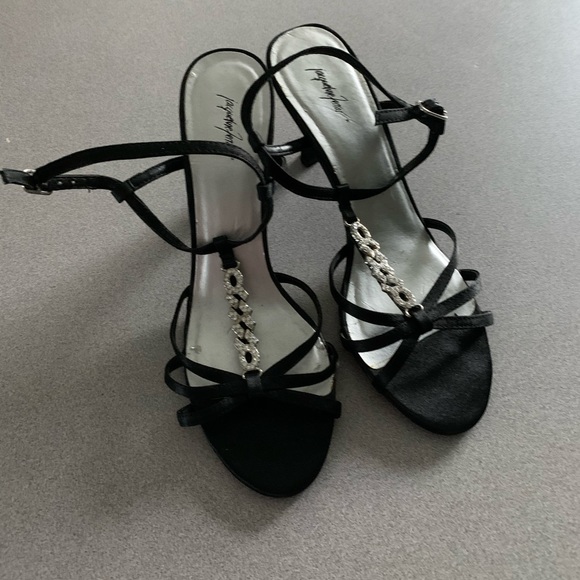 Strappy sandals with rhinestone embellishments - Picture 2 of 3